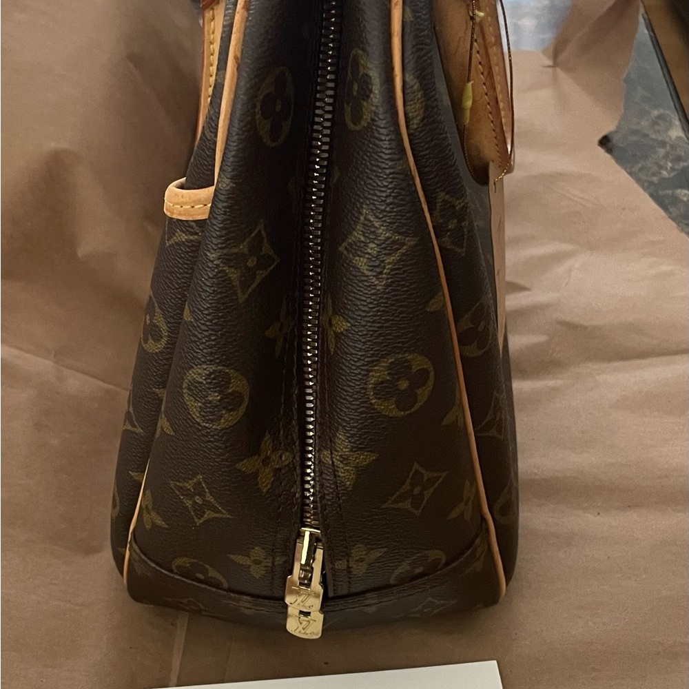 Authentic Lv - image 2